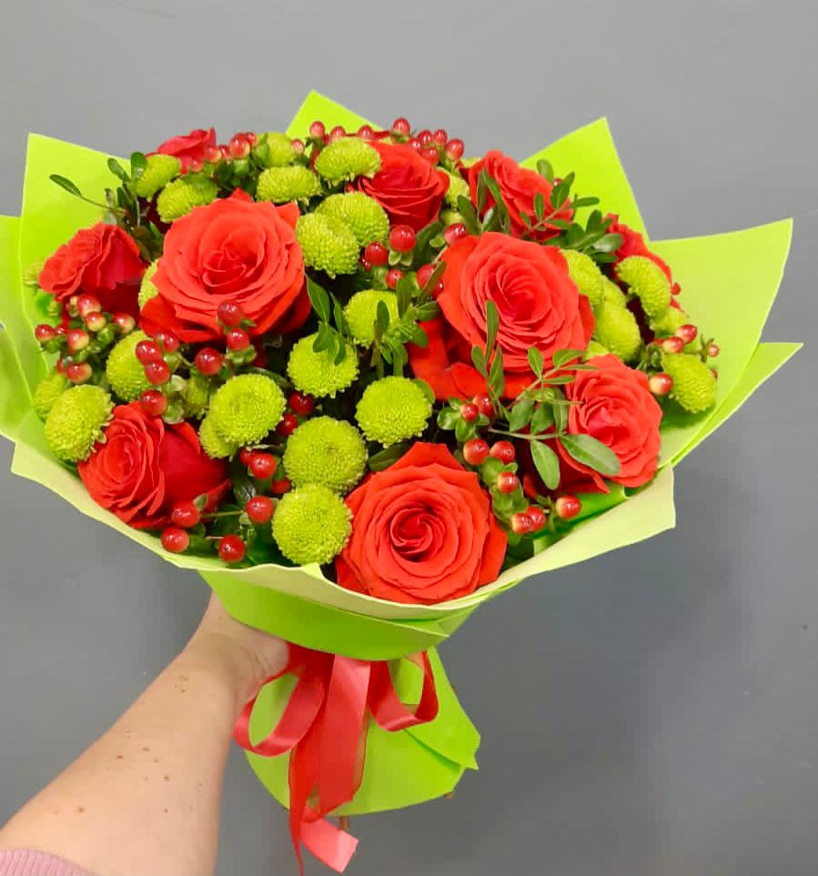 Букет цветов из: Хризантемы и Розы в Выездное