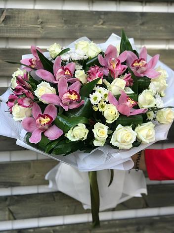 Букет цветов из: Розы и Хризантемы в Выездное