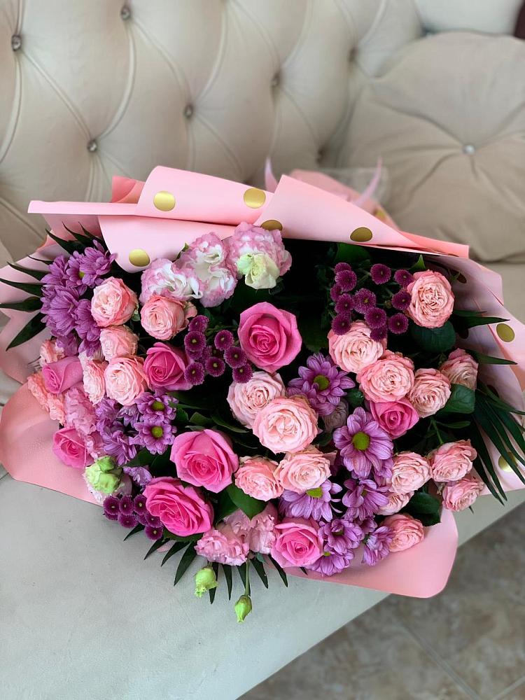 Букет цветов из: Хризантемы, Розы и Лизиантусы в Выездное