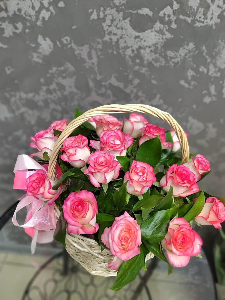 Цветочная композиция из Розы в корзине в Выездное