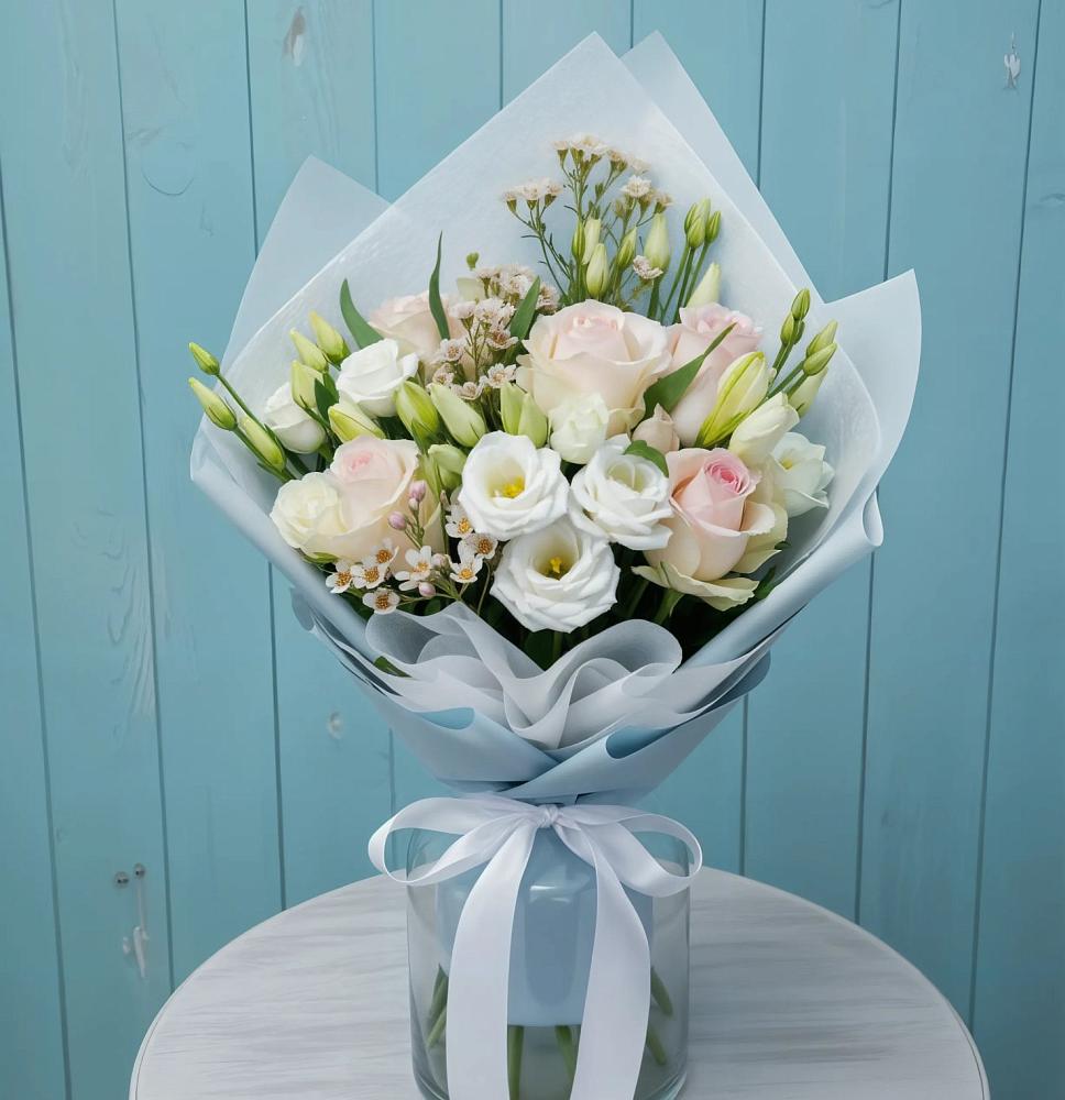 Букет цветов из: Розы и Лизиантусы в Выездное