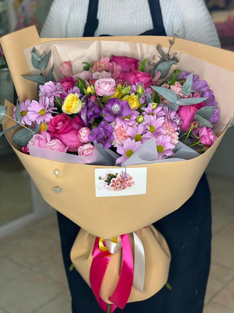 Букет цветов из: Хризантемы, Гвоздики и Альстромерии в Выездное