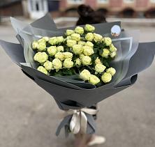 Букет Белые кустовые розы Солинеро в Выездное