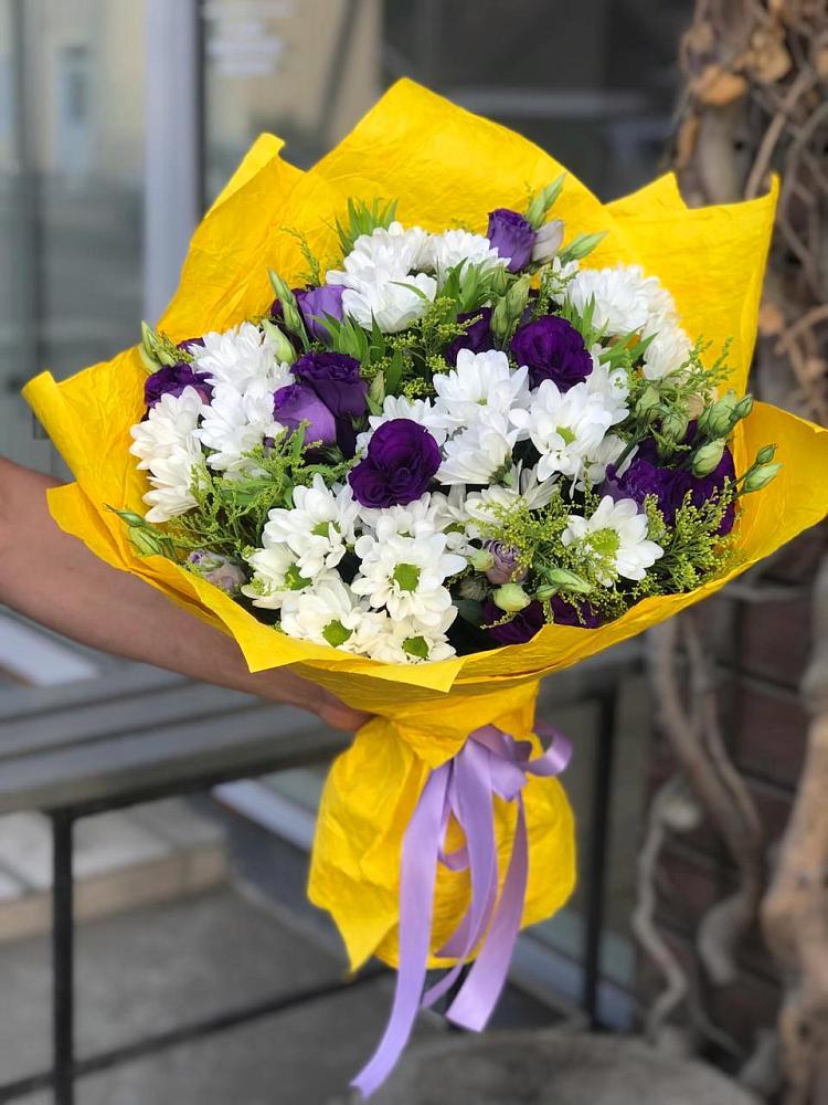 Букет цветов из: Ирисы, Хризантемы и Ромашки в Выездное