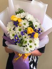 Букет цветов из:  Ирисы, Хризантемы и Розы #REPLACE_PRED# Выездное