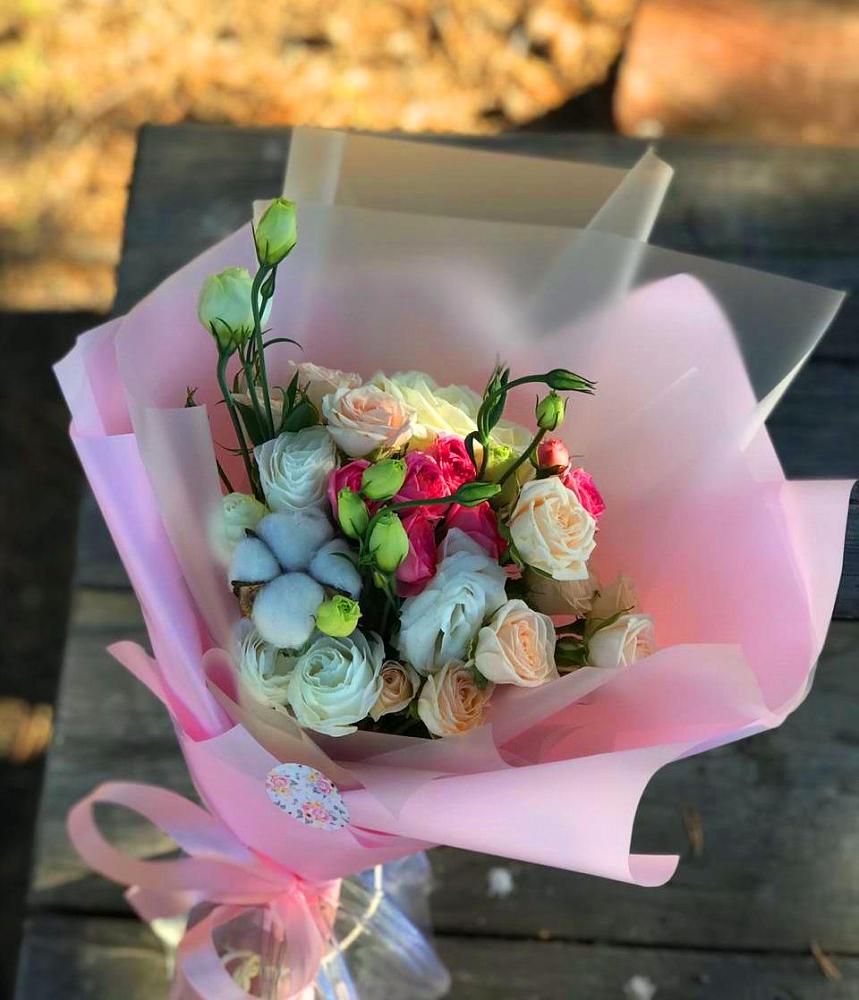 Букет цветов из: Розы и Лизиантусы в Выездное