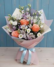 Букет цветов из:  Лизиантусы, Розы, Альстромерии и Гипсофила в Выездное