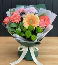 Букет цветов из:  Гвоздики, Розы, Герберы и Хризантемы в Выездное