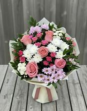 Букет цветов из:  Альстромерии, Гвоздики, Розы и Хризантемы в Выездное