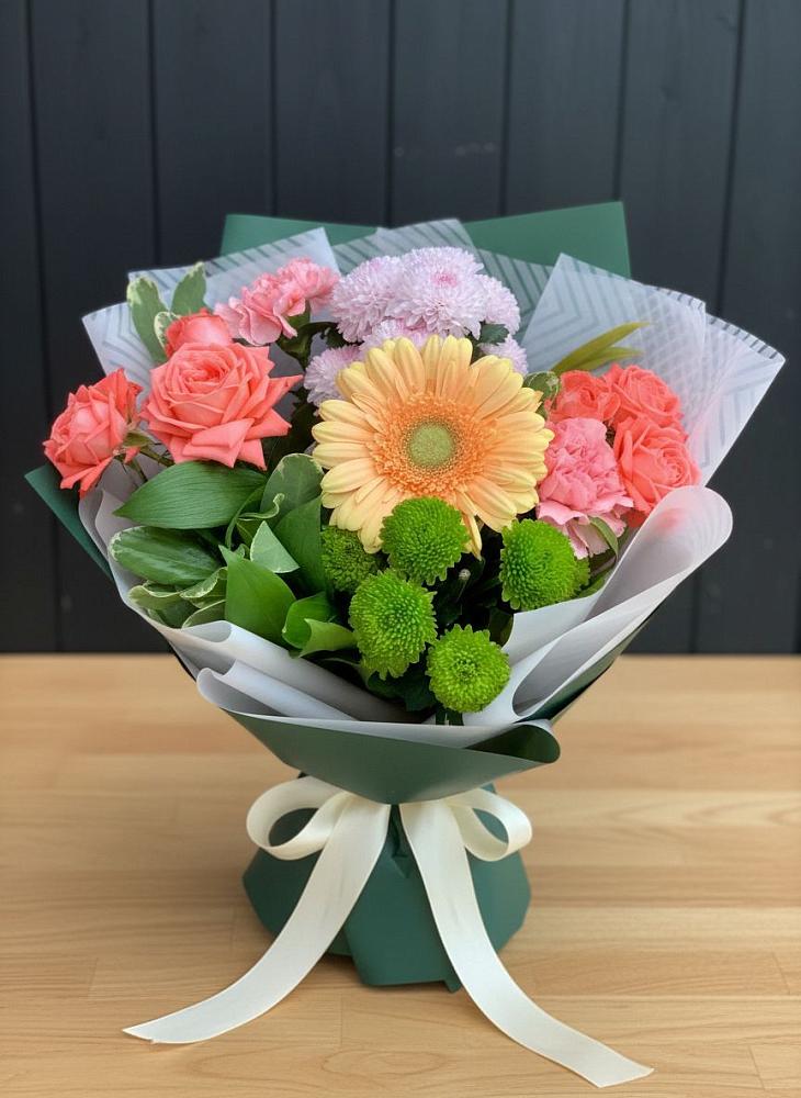 Букет цветов из: Гвоздики, Розы, Герберы и Хризантемы в Выездное