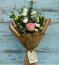 Букет цветов из:  Розы и Лизиантусы в Выездное