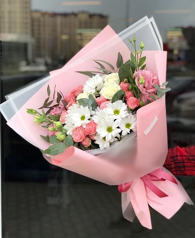 Букет цветов из: Розы, Лизиантусы и Хризантемы в Выездное